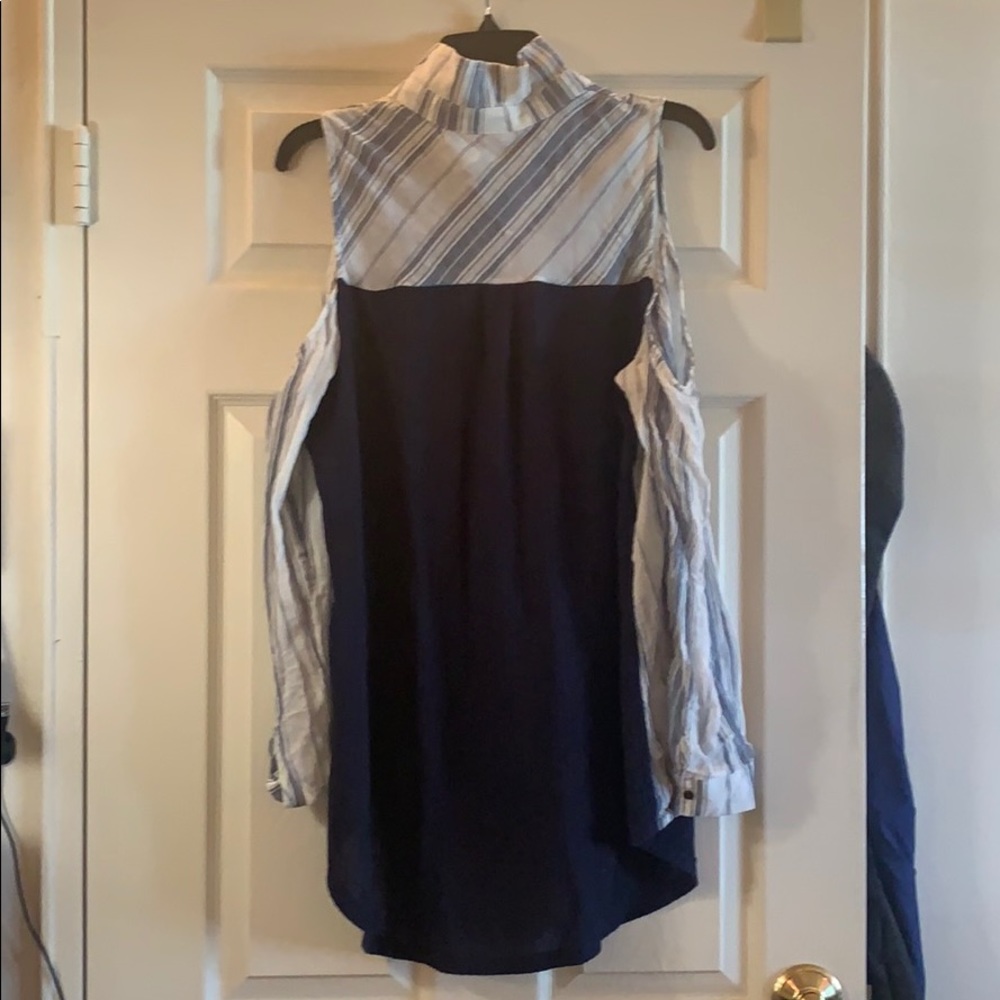 Cold Shoulder Floral Embroidered Top - Picture 5 of 7